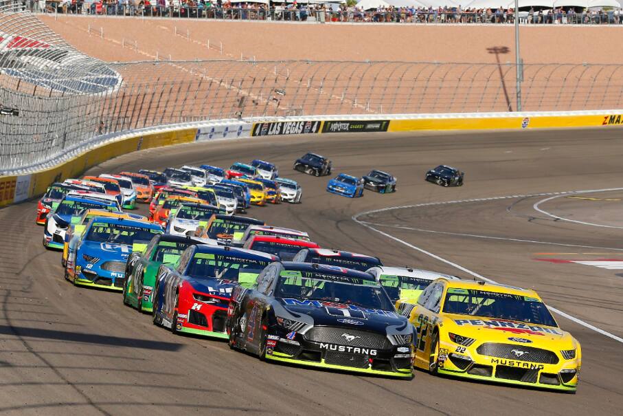 Team Penske's Joey Logano (#22, ninth) and SHR's Kevin Harvick (#4, second) came up just short. Team Penske's Joey Logano (#22, ninth) and SHR's Kevin Harvick (#4, second) came up just short.